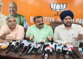 Vikram Randhawa (C) and other BJP leaders talk to the media, Thursday