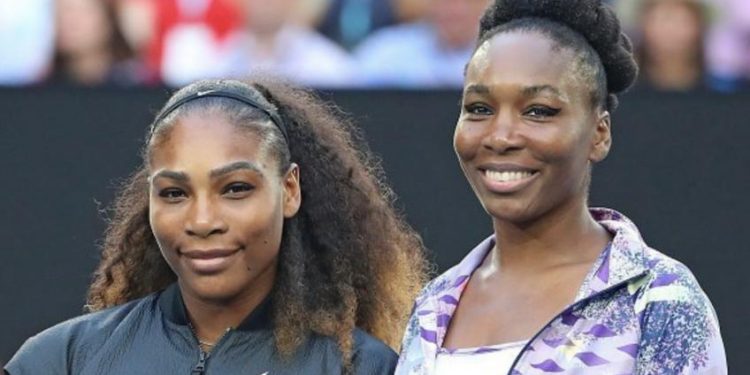 Serena Williams (L) and Venus Williams