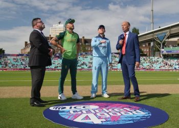 The two captains during the toss.