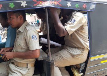 Angul: Auto rickshaws used to ferry Uts