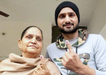Cricketer Harbhajan Singh casts vote at a polling booth in Jalandhar
