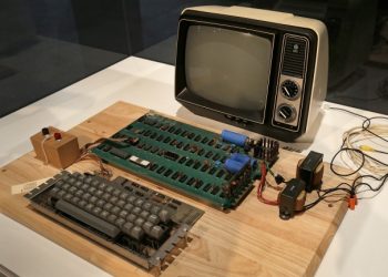 Apple’s first computer goes up for auction