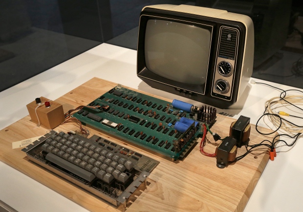 Apple’s first computer goes up for auction