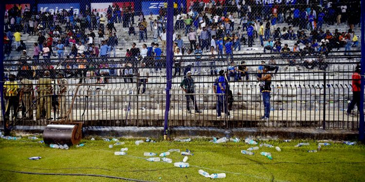 Representatives of fans associations of six IPL franchises will hold a round table conference in Hyderabad, leading to the signing of 'Hyderabad Declaration' on plastic waste management at sports venues.