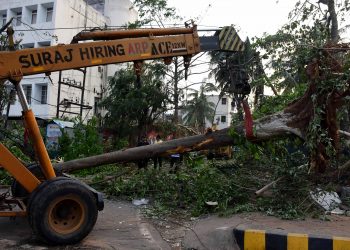 Removal of debris is being carried out at quick pace to facilitate the movement of traffic