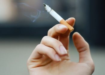 Smoking increases bladder cancer risk in women