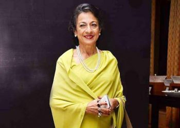 Actress Tanuja hospitalised due to abdominal pain