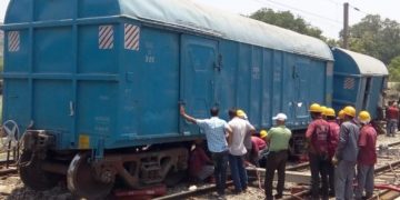 Goods train’s bogies derail