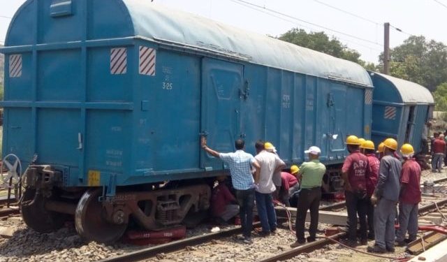 Goods train’s bogies derail