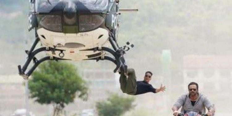 Akshay Kumar does chopper stunt for 'Sooryavanshi'