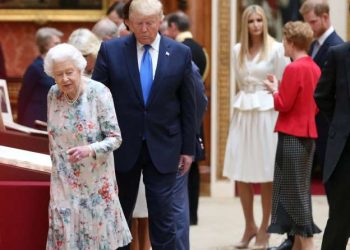 Trump fails to recognize his gift to Queen Elizabeth II