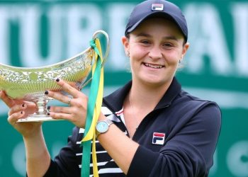 The 23-year-old secured the Birmingham Classic title with a 6-3, 7-5 win over her German rival, after a match that lasted for an hour and 28 minutes, to secure the world No.1 spot.