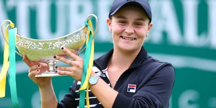 The 23-year-old secured the Birmingham Classic title with a 6-3, 7-5 win over her German rival, after a match that lasted for an hour and 28 minutes, to secure the world No.1 spot.