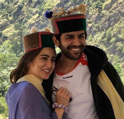 Kartik Aaryan, Sara Ali Khan spotted chilling together in Shimla