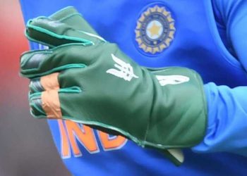 During India's opening World Cup game against South Africa in Southampton, Dhoni's green keeping gloves had a dagger logo embossed, which looked more like an Army insignia.