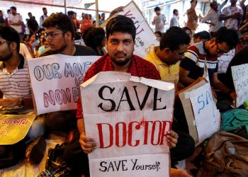 The doctors, who are protesting against the assault on two of their colleagues at NRS Medical College and Hospital, had on Friday sought unconditional apology from Banerjee.