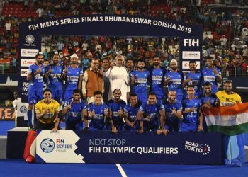 The Indian hockey team with the Chief Minister of Odisha Naveen Patnaik.