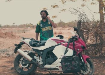 This one, shows a Pakistan supporter on a bike asking for petrol from his Indian counterpart to reach the airport.