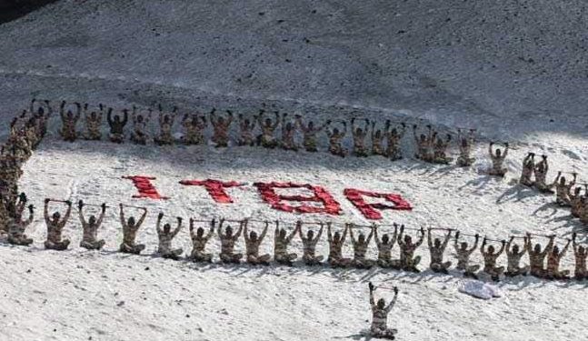 The paramilitary personnel, including women, performed yogasanas on a snow-covered slope in minus 10 degrees Celsius temperature early morning.