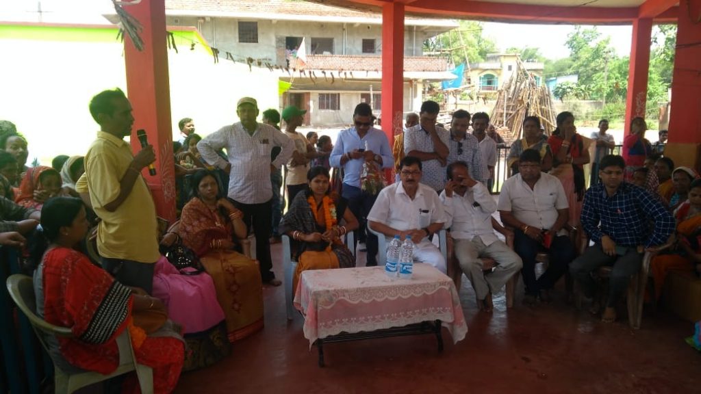 People urge MLA to sort out water problem
