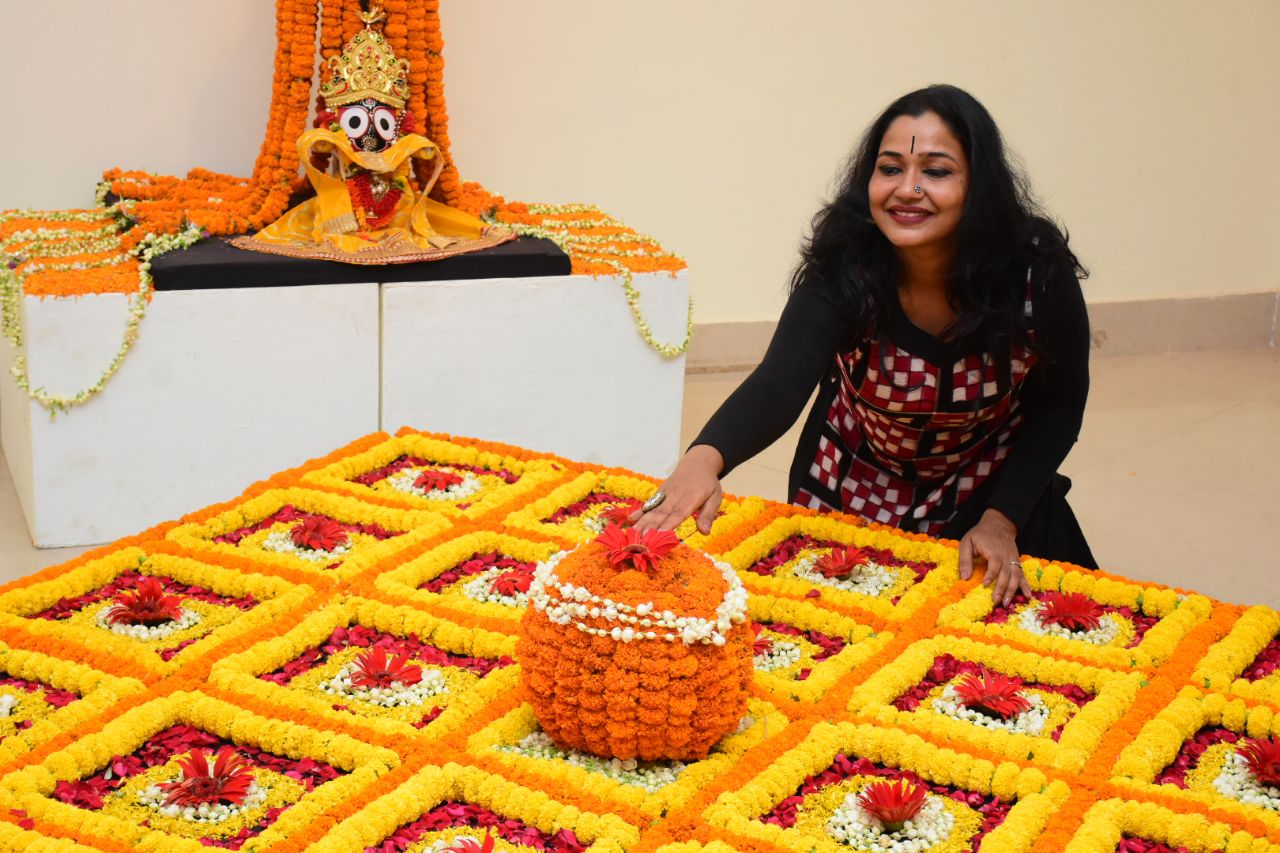 Janhavi doing floral rangoli