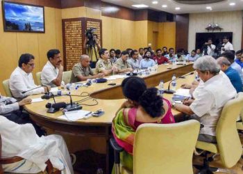 West Bengal Chief Minister Mamata Banerjee conducts a meeting with junior doctors and officials, in Howrah on June 17, 2019. (Image: PTI)