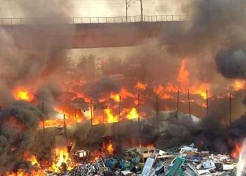 A massive fire broke out at the furniture market near Kalindi Kunj Metro station, only one stop away from Noida in Uttar Pradesh.
