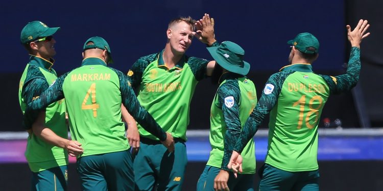 Bowler Chris Morris and his South African teammates celebrate after the dismissal of a Sri Lankan batsman, Friday