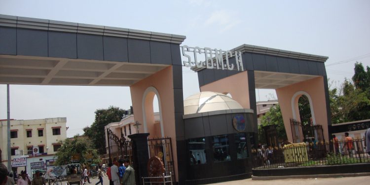 The Students Association of SCB Medical College and Hospital in Cuttack has decided to stay away from non-emergency services from 9 am to 5 pm during the day.