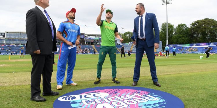 The two captains during toss.