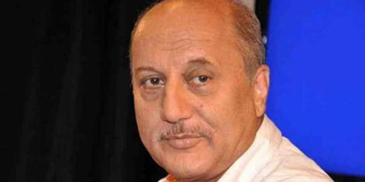 Anupam Kher admires Anushka's 'cool attitude'