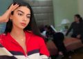 Janhvi Kapoor turn make-up artist for sister Khushi