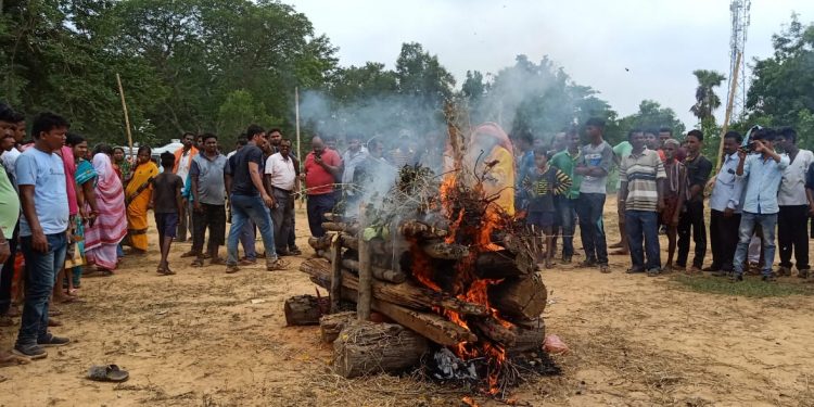 martyred Odia soldier Ajit Sahu cremated in Badasuanla