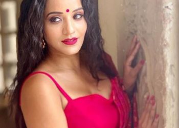 Bhojpuri hottie Monalisa shares stunning photo; See pic