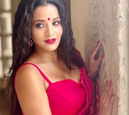 Bhojpuri hottie Monalisa shares stunning photo; See pic