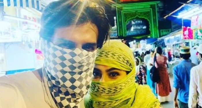Kartik, Sara cover faces and visit mosque to celebrate Eid