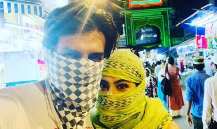 Kartik, Sara cover faces and visit mosque to celebrate Eid