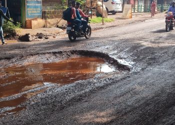 Road in Kaliapani turns deathtrap