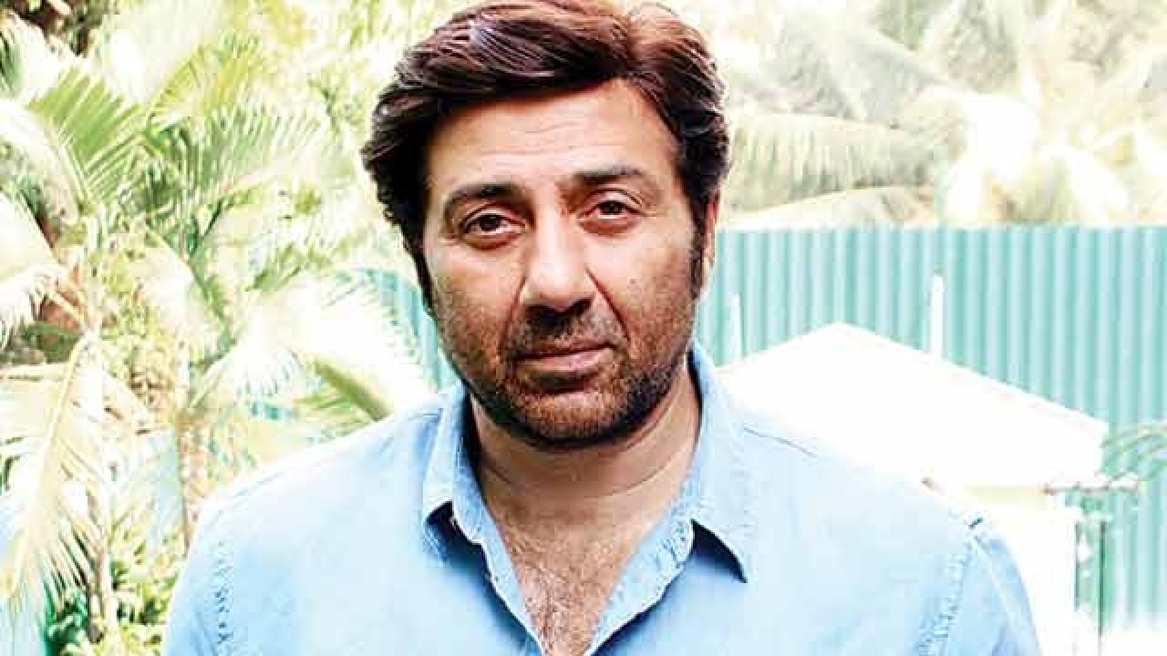 Watch: Actor Sunny Deol posts funny video of encounter with Maha farmer -  OrissaPOST