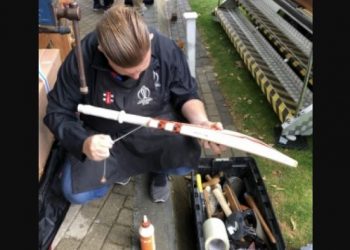 Bairstow was seen having a short discussion with the shop operator and no sooner did Bairstow leave the store that he started removing the grip of the bat to take a close look at the shoulder and do the necessary repair work.