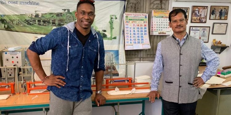 Inspired by the work of Muruganantham, an entrepreneur who developed cost-efficient sanitary napkins, Bravo chose to meet him during a private visit to the city.