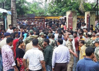 Five policemen injured in mob attack in Rayagada
