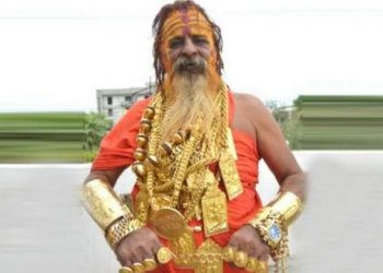 He wears gold ornaments that weigh more than 16 kilos.