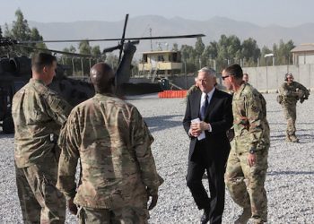 US Defense Secretary Jim Mattis arrives at Forward Operating Base Gamberi east of Kabul, Afghanistan, on an unannounced visit to the war-torn country on September 27, 2017.
US Defense Secretary Jim Mattis and NATO chief Jens Stoltenberg renewed their commitment to Afghanistan on September 27, 2017, as insurgents fired rockets that killed one person and wounded 11 in Kabul.  Mattis is the first member of US President Donald Trump's cabinet to visit the country since Trump last month pledged to stay the course in America's longest war.