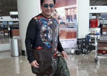 Sukhwinder Singh started singing at the age 8