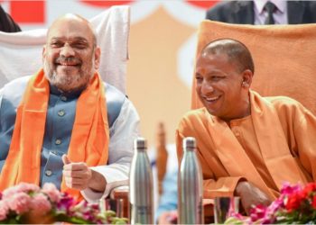 Amit Shah (L) and Yogi Adityanath. File pic