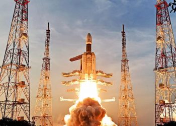 Film fraternity congratulate ISRO