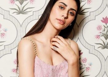 Stunning HD pictures of Loveyatri actress Warina Hussain