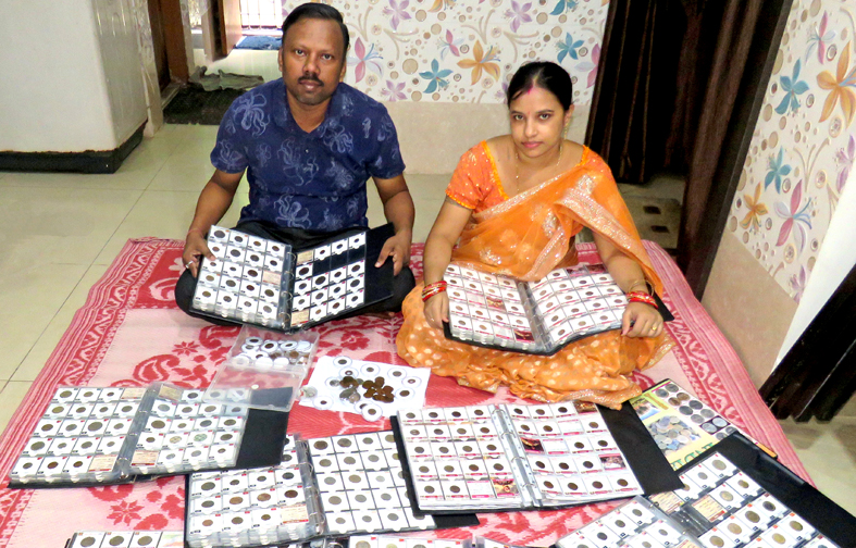 photo basanta behura and gopa mohanty with coins