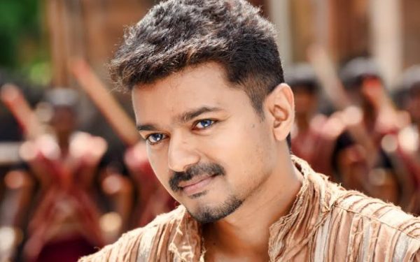 South star Vijay gifts gold rings to 400 crew members of ‘Bigil’